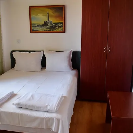 Royal Hostel *